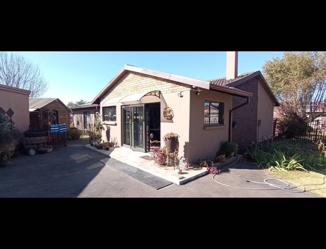 4 BEDROOM HOUSE FOR SALE IN KRUINPARK